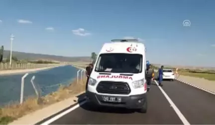 Konya'da Otomobil Sulama Kanalına Devrildi: 2 Ölü