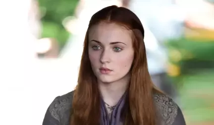 Game of Thrones'un Sansa'sı Periyodik Döneme Yenildi, Sokak Ortasında Ağlama Krizine Girdi