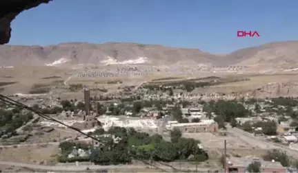 Batman Hasankeyf'te 611 Yıllık Minarenin Numaralandırılan Taşları Sökülmeye Başlandı