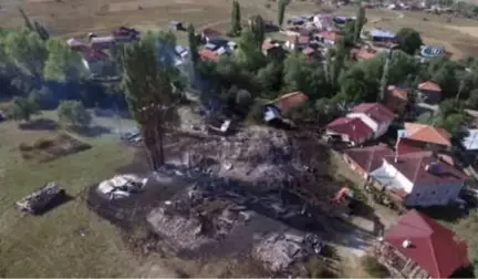 Tosya'da 8 Evin Küle Döndüğü Yangının Bilançosu Havadan Görüntülendi