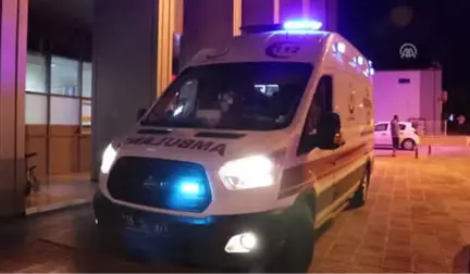 Burdur'da Otomobil Bariyere Çarptı: 9 Yaralı