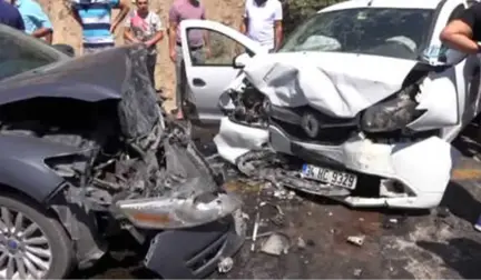 Otomobiller Kafa Kafaya Çarpıştı: 1 Ölü, 7 Yaralı