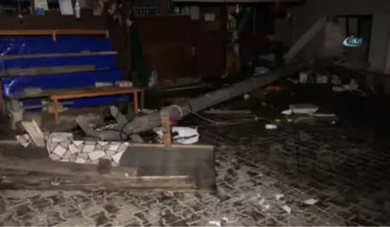 Lüks Cip Zeytinci Dükkanına Daldı: 2 Ölü