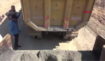 Osmaniye Osmaniye'de, Silindirle Sıkıştırılmış Beton Yol Çalışması