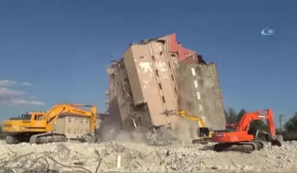 Isparta Devlet Hastanesi Saniyeler İçinde Toz Bulutuyla Tarihe Karıştı