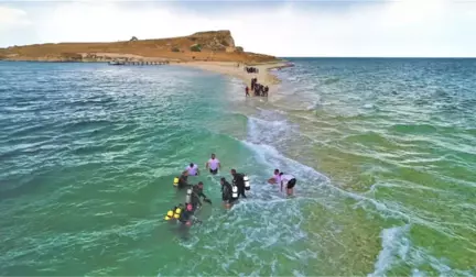 Çarpanak Adası'na Antik Yoldan Su Altı Yürüyüşü