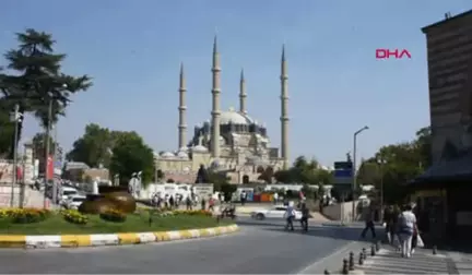 Edirne Cumhurbaşkanlığı, Selimiye Camii'nde Aşure Dağıttı