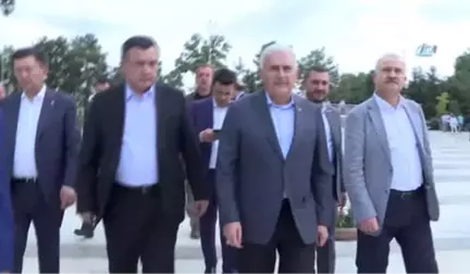 TBMM Başkanı Yıldırım, Registan Meydanı'nı Ziyaret Etti