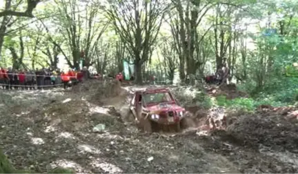 Off-Roadçıların Çamurla Mücadelesi Nefesleri Kesti