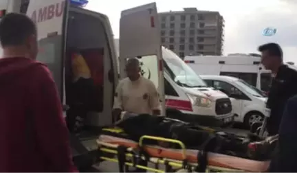 Elazığ'da Mültecilerin Bulunduğu Minibüs Kaza Yaptı: 30 Yaralı