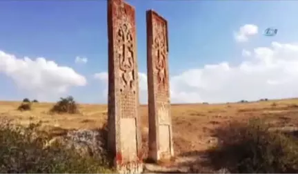 Defineciler Erzincan'da Tarihi Yok Ediyor