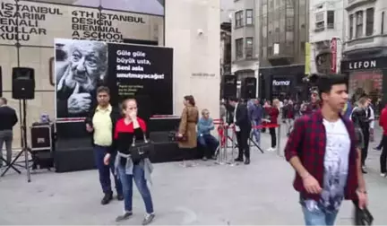 İstiklal Caddesi'nde Ara Güler Platformu