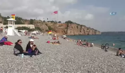 Antalya'da Deniz, Kum ve Güneş Sezonu Kapanmadı