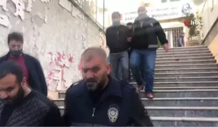 Beyoğlu'nda Pencereden Oğlunun Kavga Etiğini Gören Kadın Kurşunların Hedefi Oldu