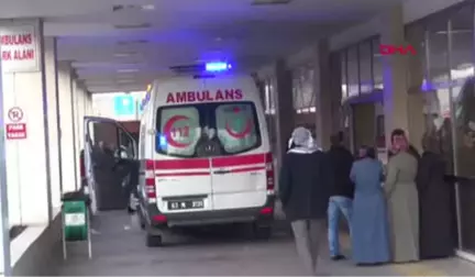 Şanlıurfa Kum Yüklü Kamyon, Otomobile Çarptı: 3 Ölü, 2 Yaralı