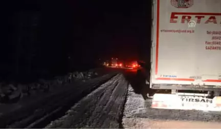 Tendürek Geçidi'nde Ulaşıma Kar Engeli