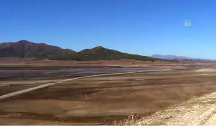 Barajın Suyu Çekilince Eski Demiryolu Güzergahı Ortaya Çıktı