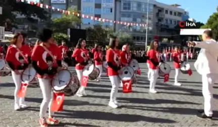 Öğretmenler Bandosu İlk Konserini Verdi