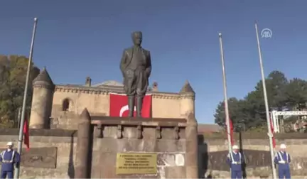 Büyük Önder Atatürk'ü Anıyoruz