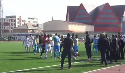 Ağrı'da Stadyumun Açılış Maçında Olay Çıktı
