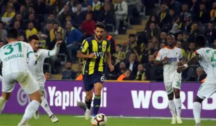 Fenerbahçeli Taraftarlar, İsmail Köybaşı'nı Islıkladı