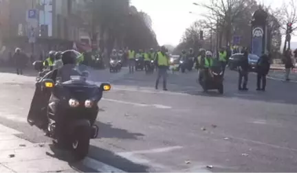 Fransa'da Akaryakıt Zammı Protesto Edildi