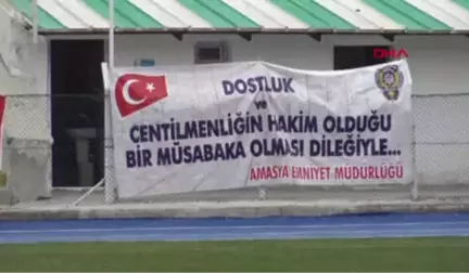 Spor Futbolcular Sahaya 'Küfüre ve Kötü Tezahürata Hayır' Pankartı ile Çıktı