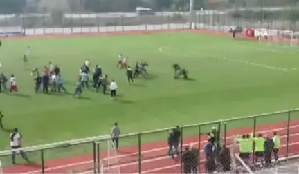 Amatör Maçta Kavga Çıktı, 11 Futbolcu Kırmızı Kart Gördü