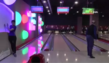 Öğretmenler Bu Kez Okulda Değil, Bowling Turnuvasında Buluştu