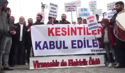 Elektrik Kesintisini Tabut Taşıyarak Protesto Ettiler