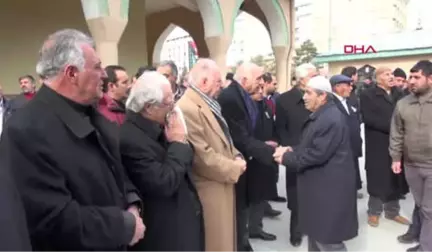 Van Evinde Ölü Bulunan Doktor, Memleketi Van'da Toprağa Verildi