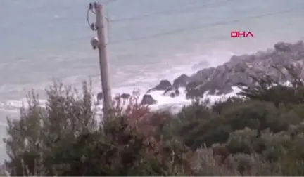 Antalya Demre'de Şiddetli Yağış Seralarda Zarara Yol Açtı