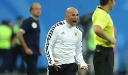 Bir Dönem Fenerbahçe'nin de Gündemine Gelen Teknik Direktör Sampaoli, Santos ile Anlaştı