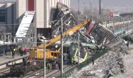 Tren Enkazı Kaldırma Çalışmaları Sabaha Kadar Sürecek