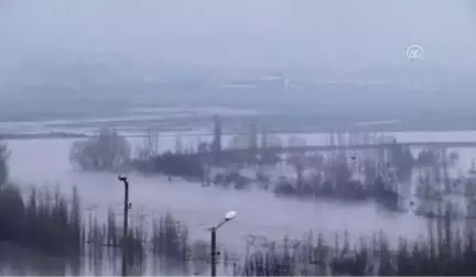 Dicle Barajı'nın Kapaklarından Biri Yağış Nedeniyle Koptu (7)