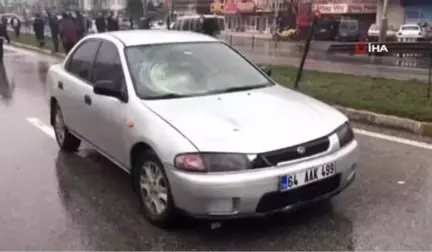 Yoğun Bakımdaki Kızını Ziyaretten Dönerken Otomobil Çarptı