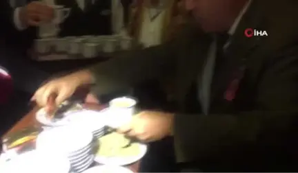 AK Parti Burdur Milletvekilleri Bayram Özçelik ve Yasin Uğur Gazetecilere Salep, Ceviz Ezmesi İkram...