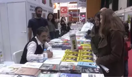 Dr. Şaban Kızıldağ Eskişehir Kitap Fuarı'nda Okurlarıyla Buluştu - Eskişehir