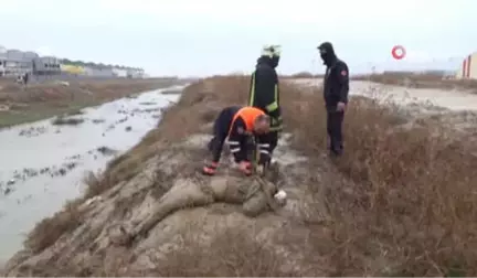 Geceyi Düştüğü Bataklıkta Geçirdi...bataklığa Saplanan Üniversite Öğrencisini Afad Ekipleri Kurtardı