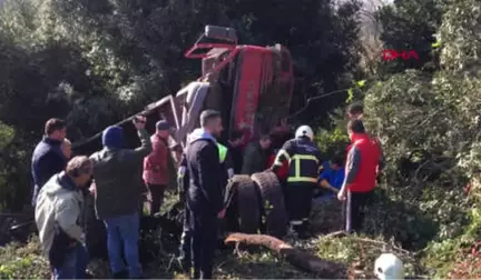 Zonguldak Freni Patlayan Kamyon Şarampole Devrildi 2 Yaralı