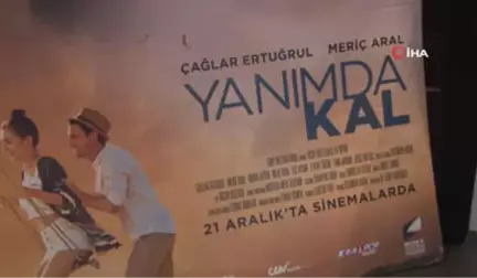 Sevenleri Film İzlemeyi Bıraktı, Fotoğraf Çekmek İçin Yarıştı