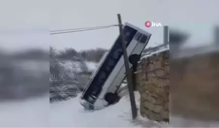 Yolcu Otobüsü 6 Metrelik Duvardan Düştü: 1 Yaralı