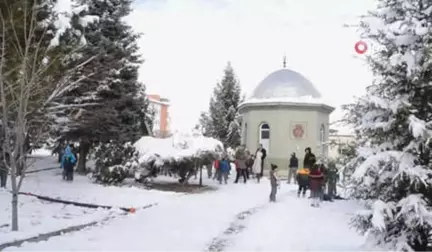 Kuşlara Bir Damla Umut' Projesi Kapsamından Şuhutlu Minik Öğrenciler Kuşlara Yem Bıraktı