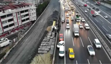 3 Aracın Karıştığı Kaza Sonrası Oluşan Trafik Yoğunluğu Havadan Görüntülendi