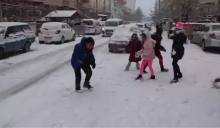 Afyonkarahisar Çocukların Kar Sevinci