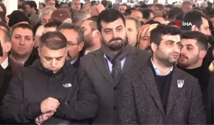 Kılıçdaroğlu, Başdanışmanı Deniz Demir'in Babasının Cenaze Törenine Katıldı