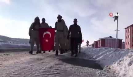 Kafkas Üniversitesi Öğrencilerinden 90 Bin Şehit İçin Saygı Nöbeti