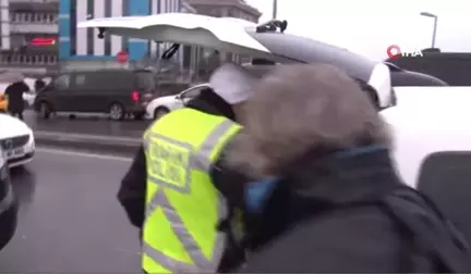 Yolcuya Çarpan Metrobüs Şoförü İfadesi Alınmak Üzere Polis Merkezine Götürüldü