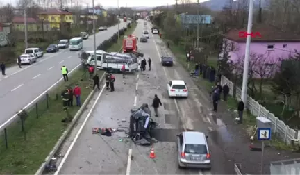 Samsun İkiye Bölünen Otomobilin Sürücüsü Öldü