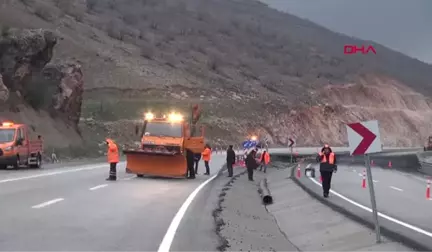 Şanlıurfa Nisibi Köprüsündeki Yolda Çökme Meydana Geldi